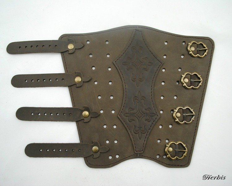 Forearm protection type 2 fastened with buckles 